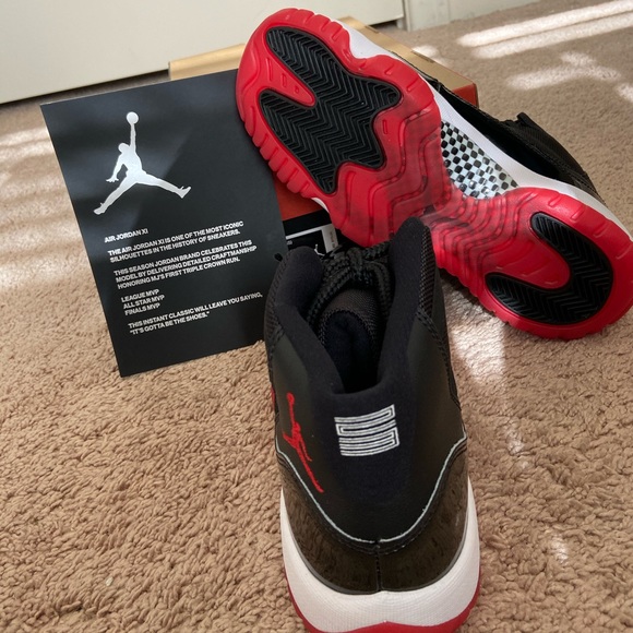 Air Jordan bred 11s - Picture 5 of 5